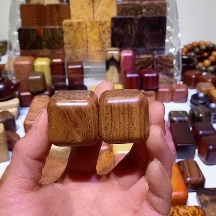 木浪****蛙木质把玩件98444个