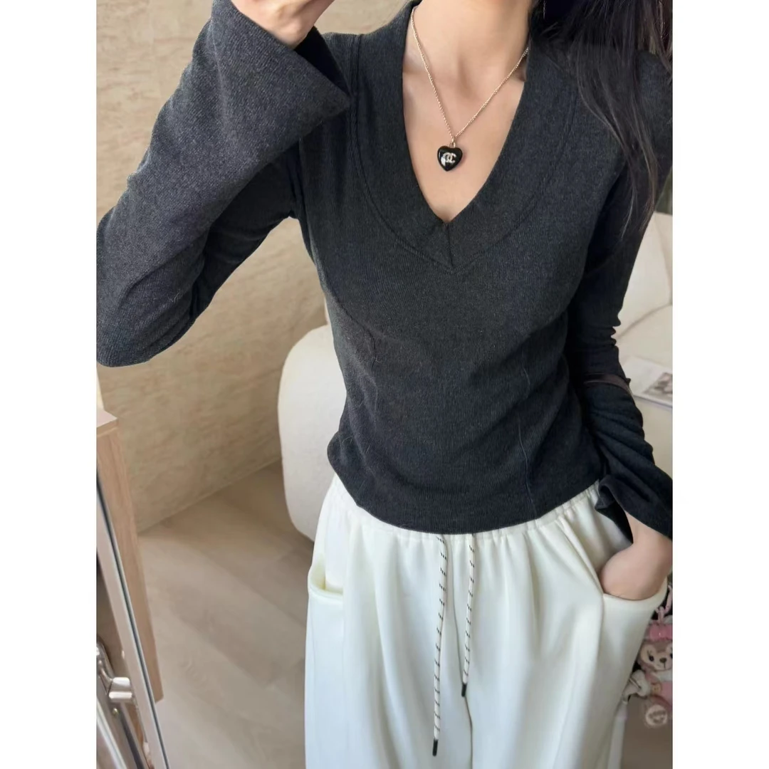 SP【弗蕾雅】法式气质v领针织棉修身显瘦内搭打底长袖微喇上衣T恤