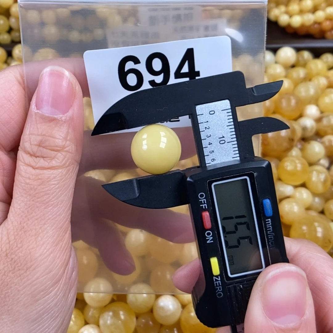 未镶嵌琥珀珠宝奇石