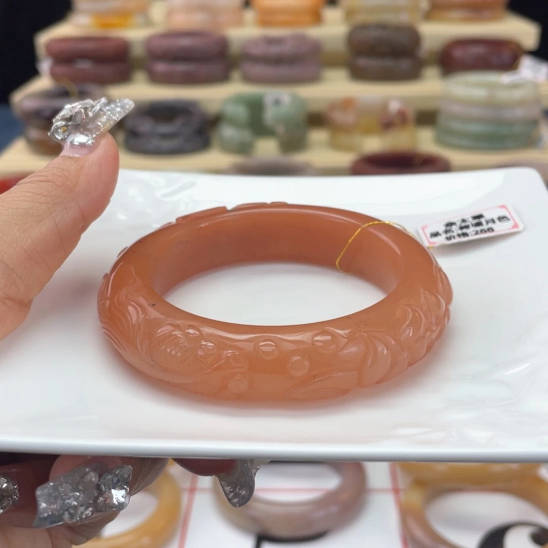 【闪购商品】石英岩玉手镯未镶嵌傲**霜