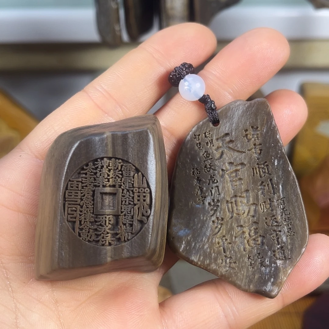 新疆原石雕刻手把件