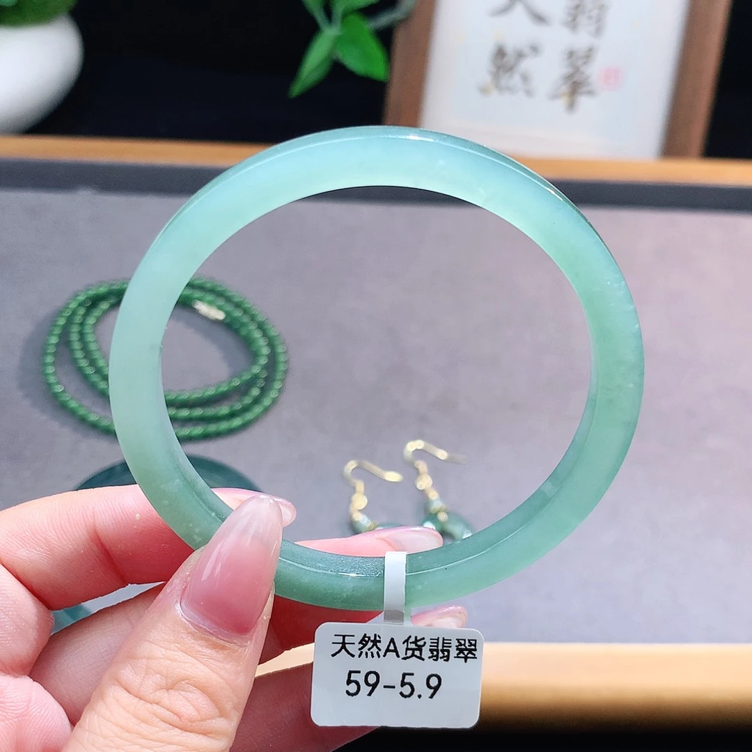 翡翠手镯（圆镯）未镶嵌