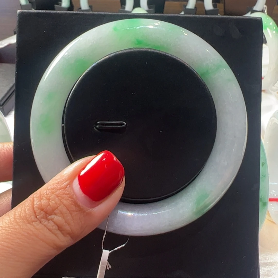 翡翠手镯（圆镯）未镶嵌