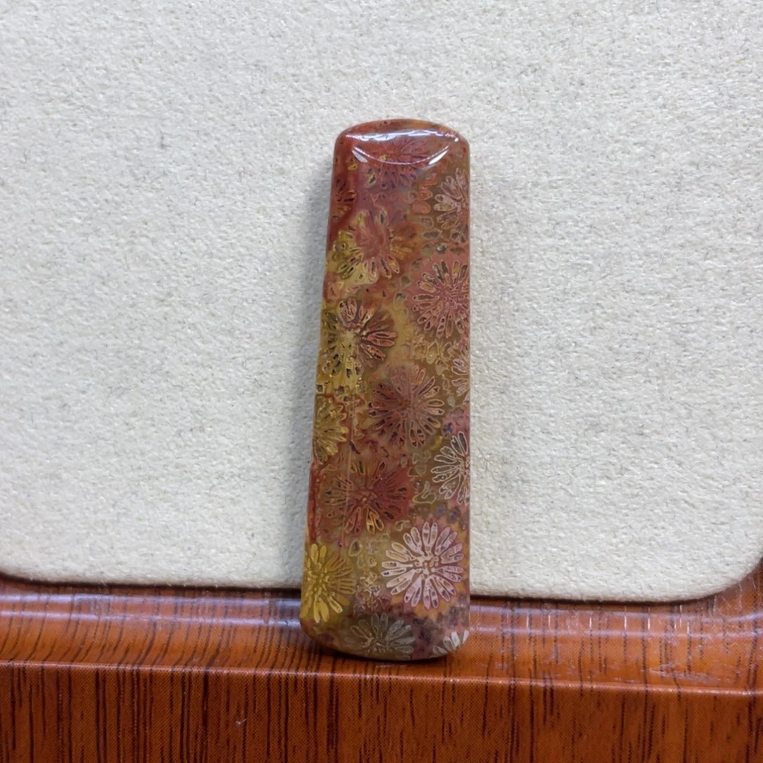 硅化玉未镶嵌颈饰k19