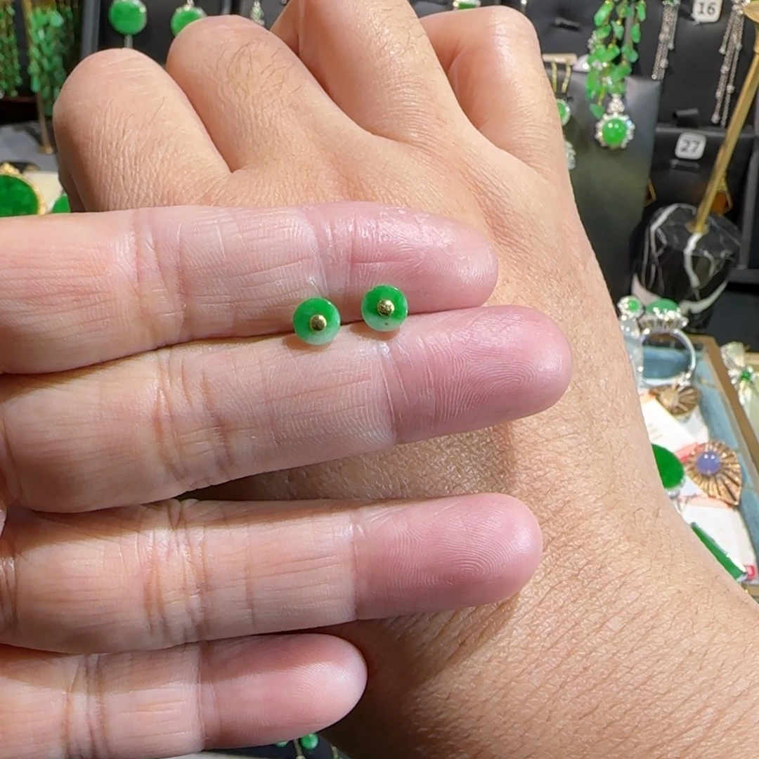 翡翠18K金镶嵌颈饰耳钉