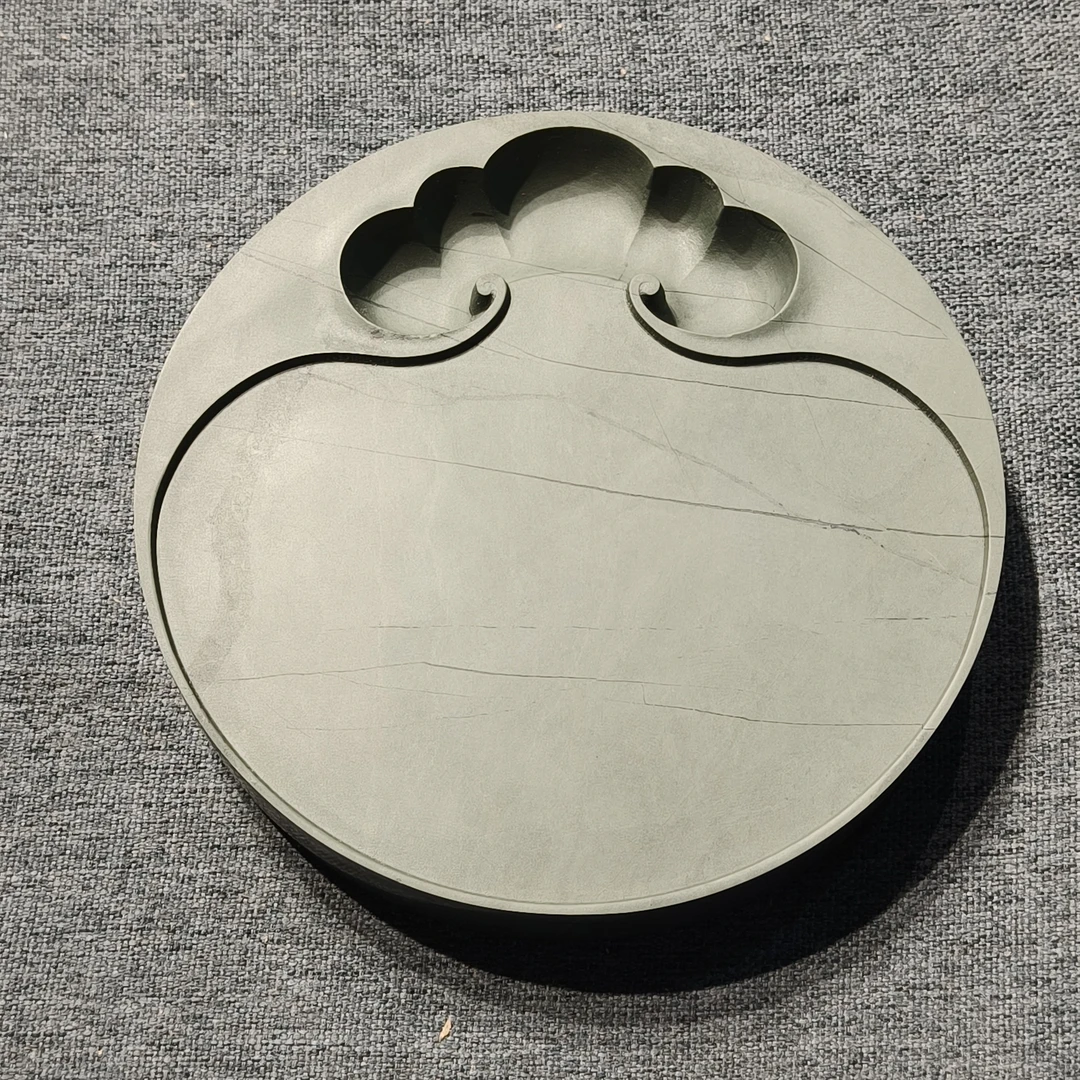 老坑洮砚，喇嘛崖老坑鸭头绿大圆如意砚，尺寸14.3*14.3*2.3厘米