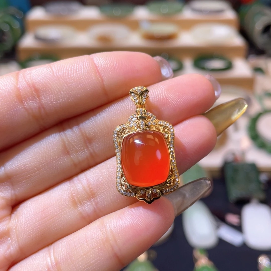 南红玛瑙高品18Ｋ南红吊坠18K金镶嵌