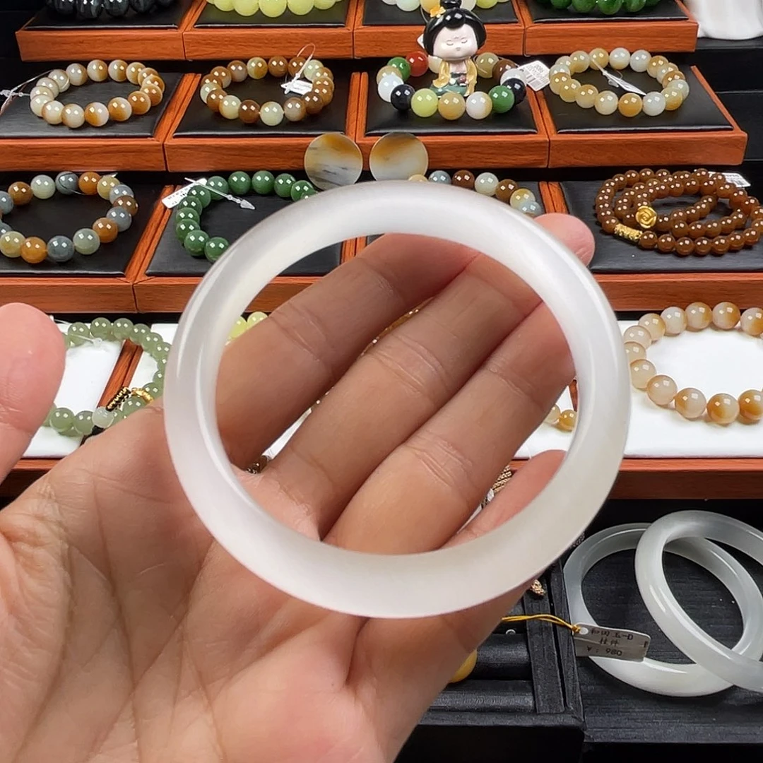 岫岩河磨玉（透闪石质玉）手镯未镶嵌