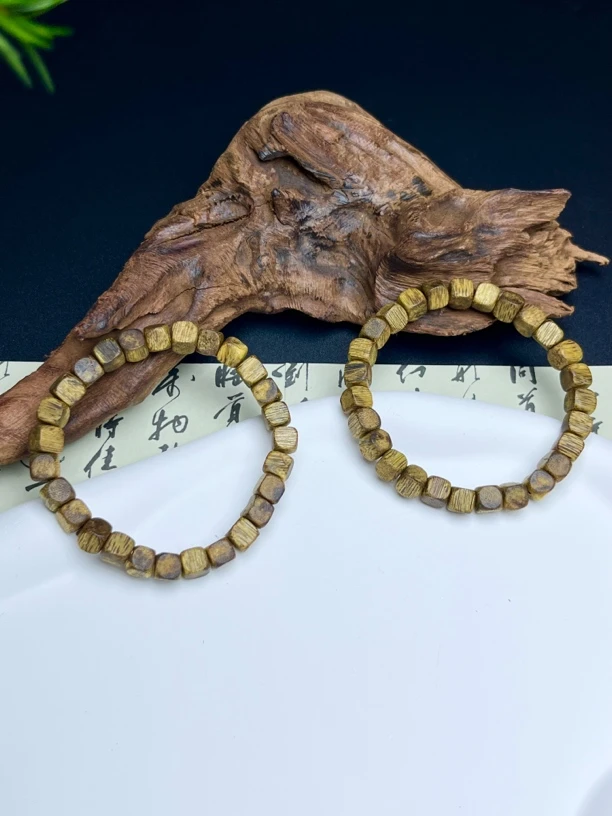 沉香西亚珠宝YSC24-沉香方块手串6*6多样性发其一