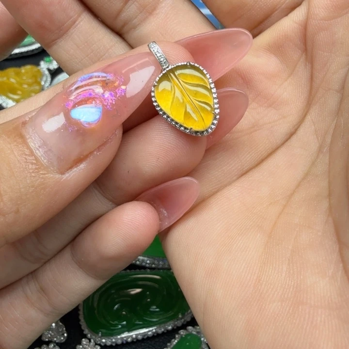 吊坠(不含链)18K金镶嵌翡翠