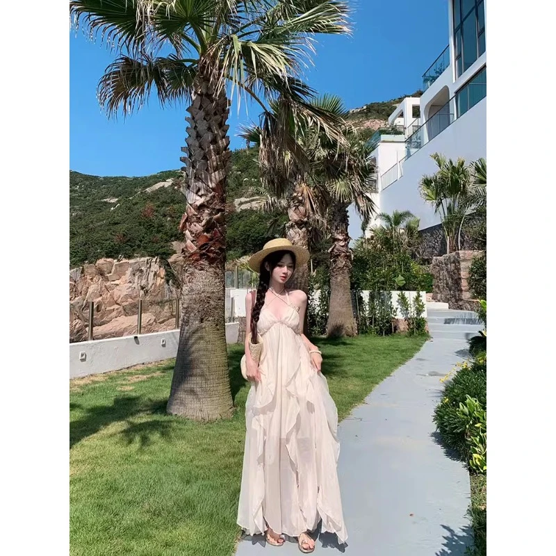 法式挂脖吊带连衣裙女纯欲气质海边拍照露背长裙海边度假沙滩裙子