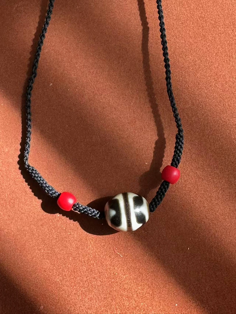 西藏拉萨—虎牙达诺天珠时尚精美项链