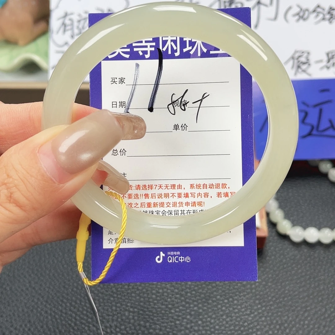 和田玉未镶嵌手镯