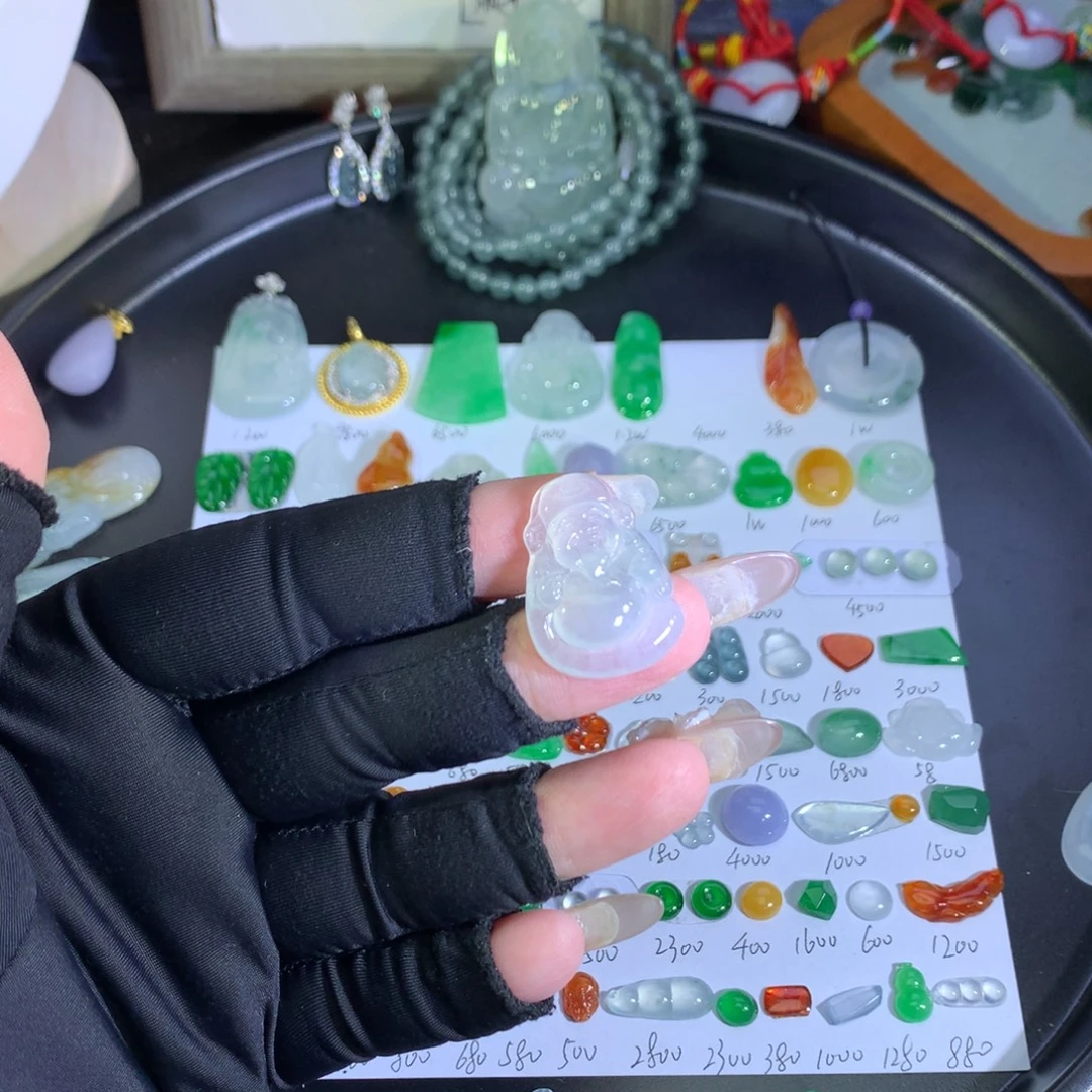 翡翠未镶嵌吊坠(不含链)财爷爷