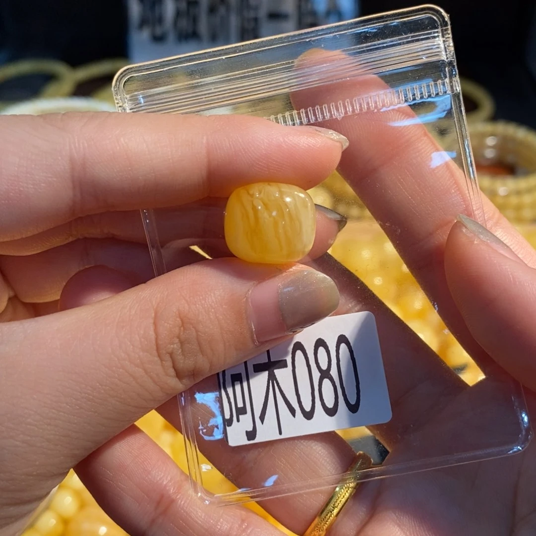 未镶嵌琥珀珠宝奇石080