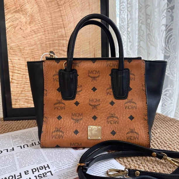 95新 MCM XM/经典干邑拼黑菜篮子手提包/KH01714097