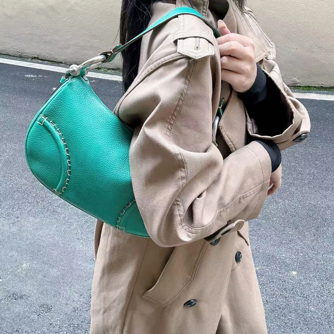 95新 BURBERRY/博柏利 95新burberry绿色全皮颗粒纹腋下hobo08922