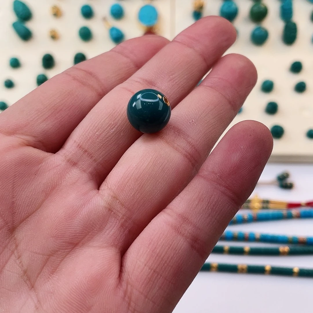 绿松石颈饰未镶嵌