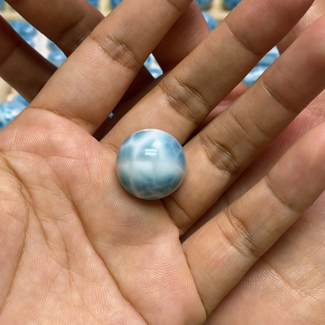 未镶嵌针钠钙石（海纹石）颈饰