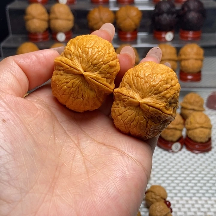 文玩核桃把件4金丝绣球