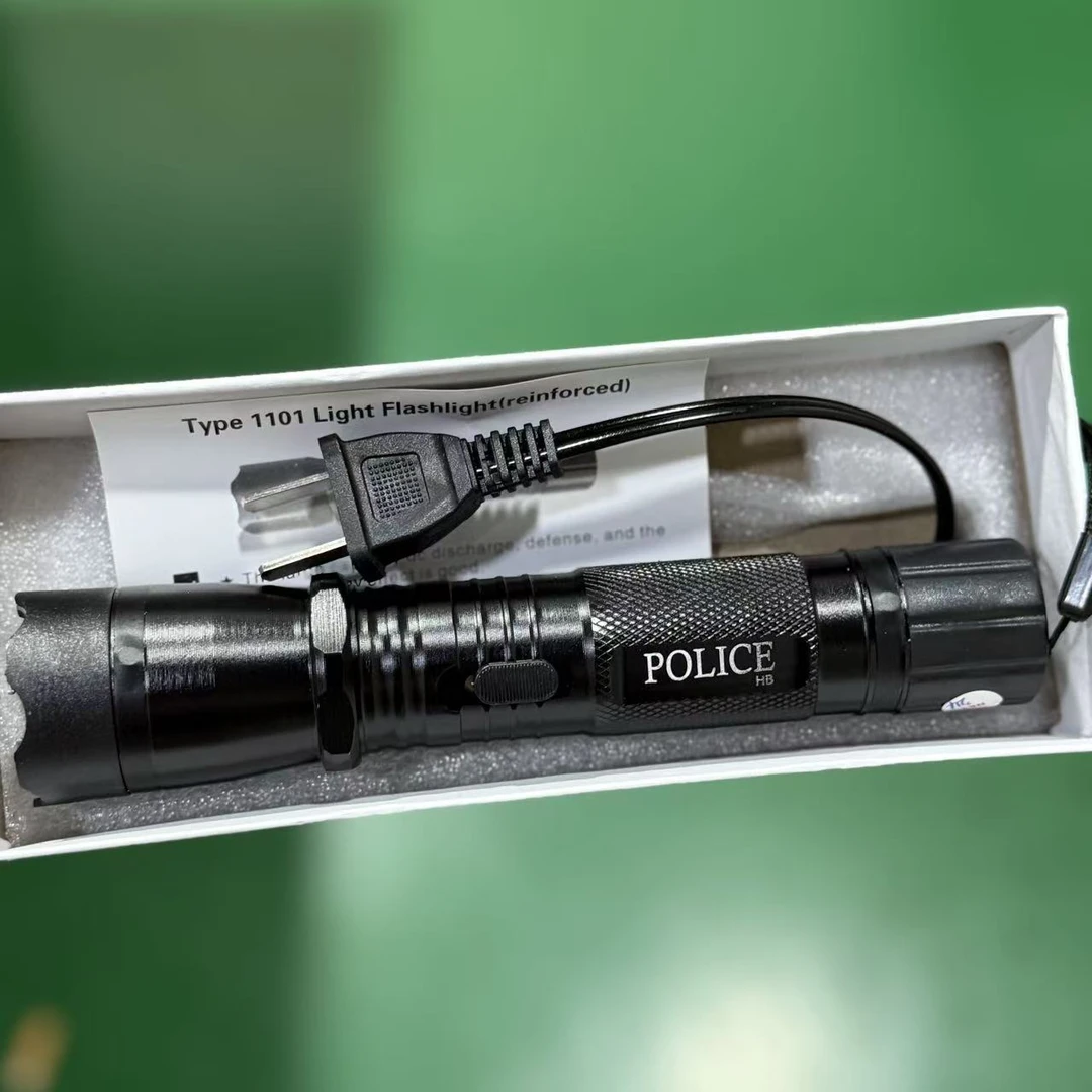 1101户外多功能强光超远射战术手电筒可照明自卫防身驱狗赶猪