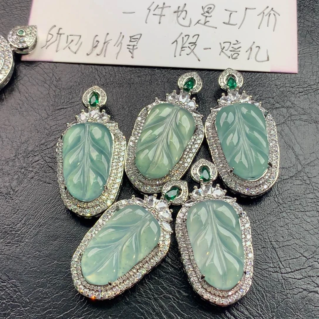 翡翠颈饰未镶嵌叶子
