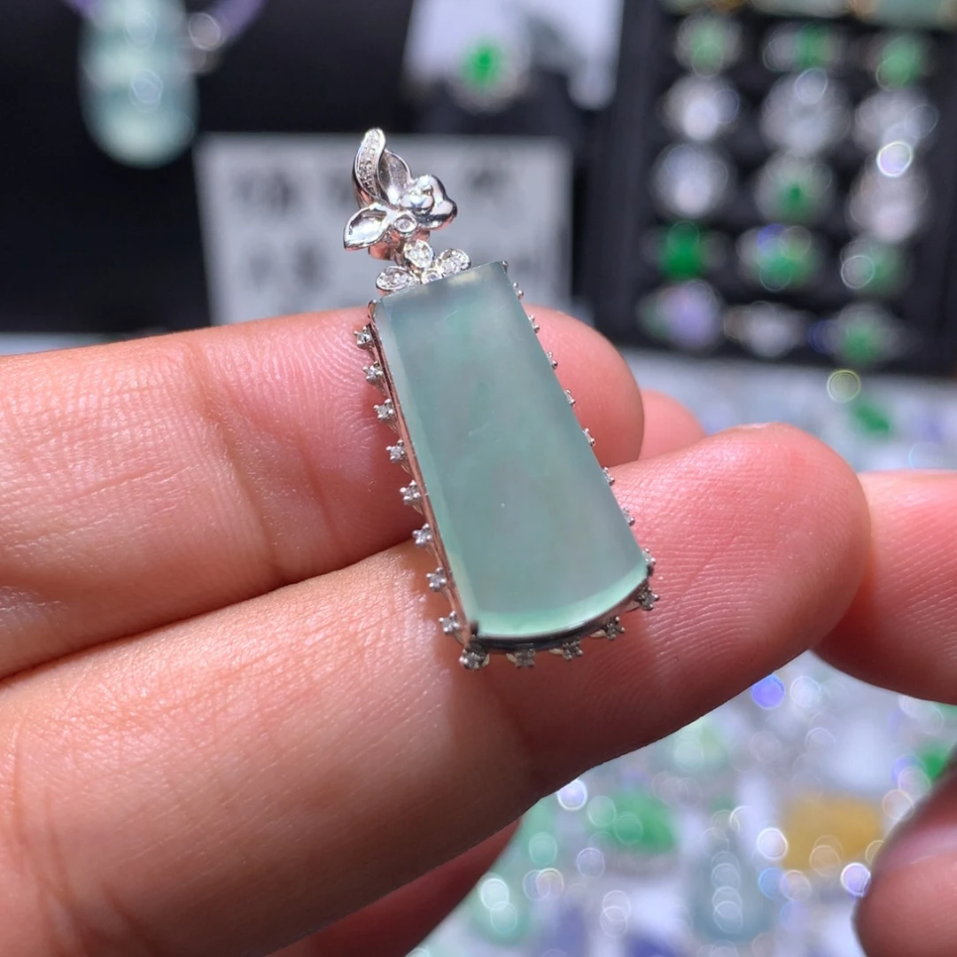 翡翠18K金镶嵌吊坠(赠链)