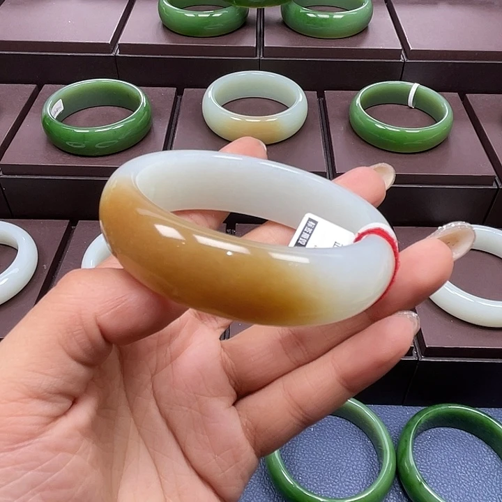 和田玉未镶嵌手镯