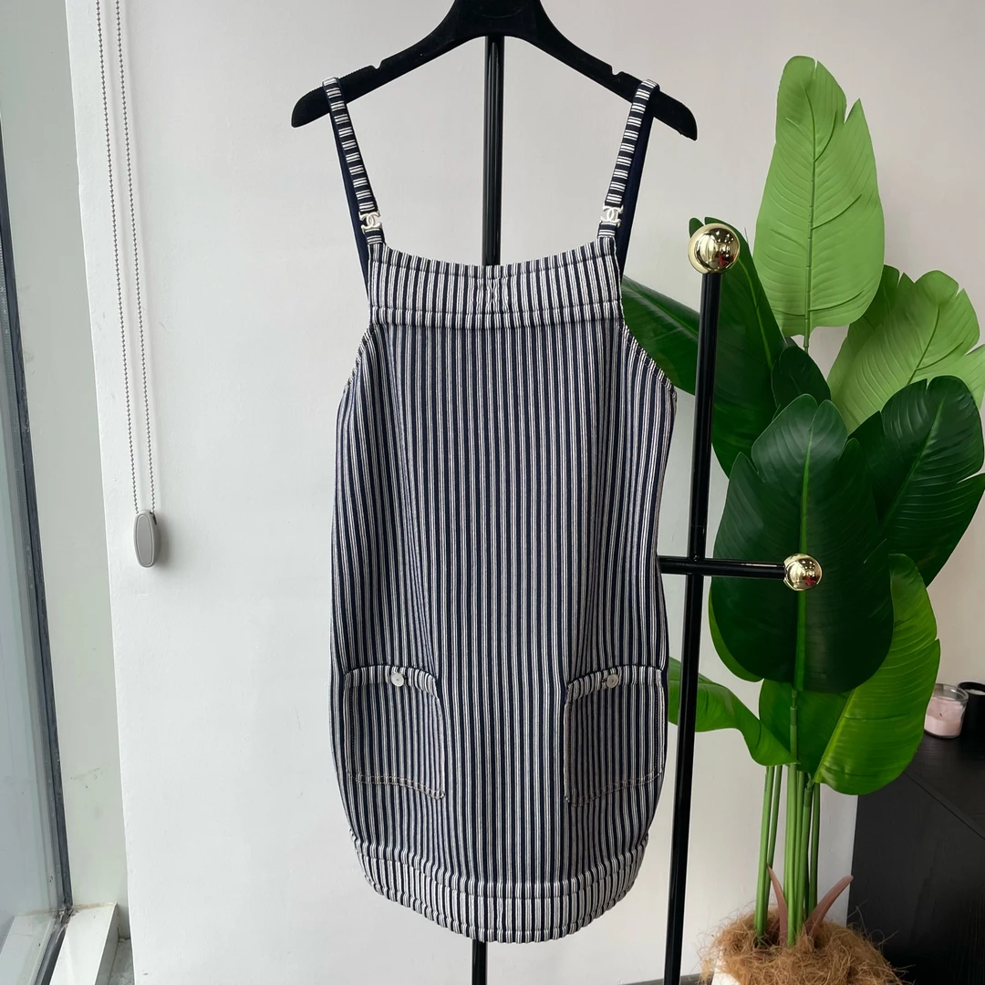 99新 Chanel/香奈儿 25Ss春夏新品 金属微标条纹吊带裙36码