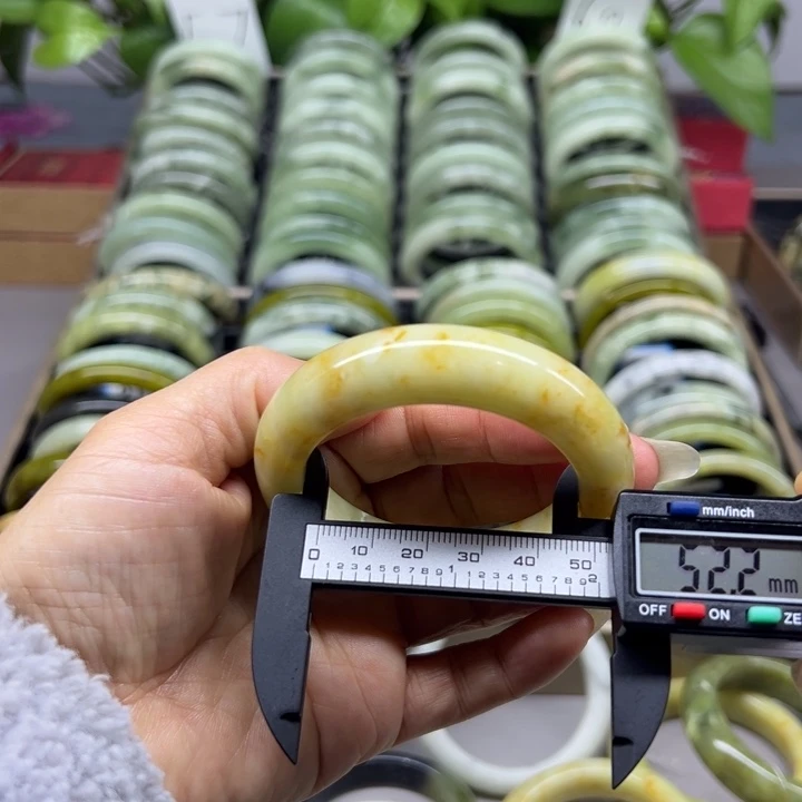 蛇纹石玉未镶嵌手镯102