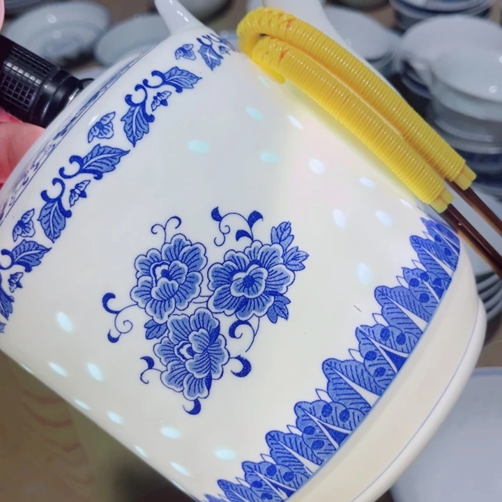 青花玲珑牡丹花提梁壶