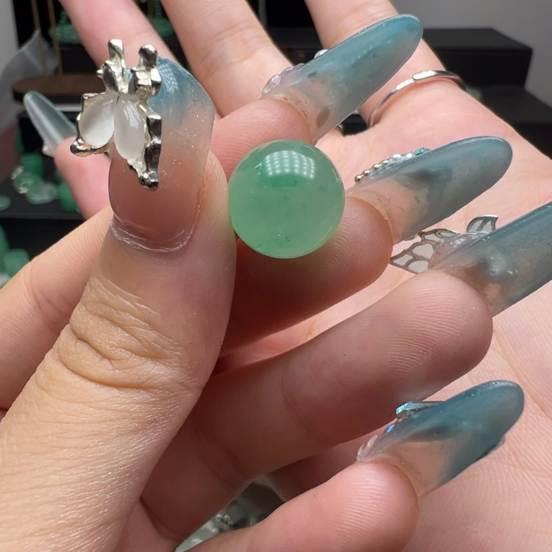 T***Z石英质玉（非洲翠）未镶嵌颈饰