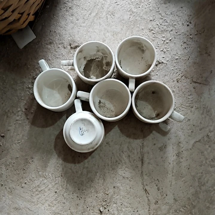 摆件盘子碗茶壶啥都有
