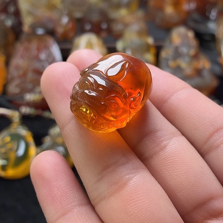 琥珀未镶嵌颈饰25