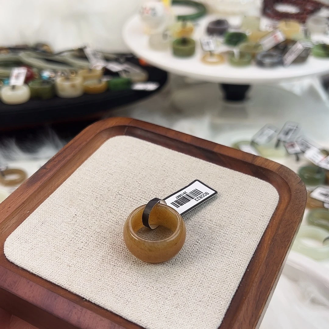 和田玉未镶嵌戒指16.8黄糖圆墩墩N38