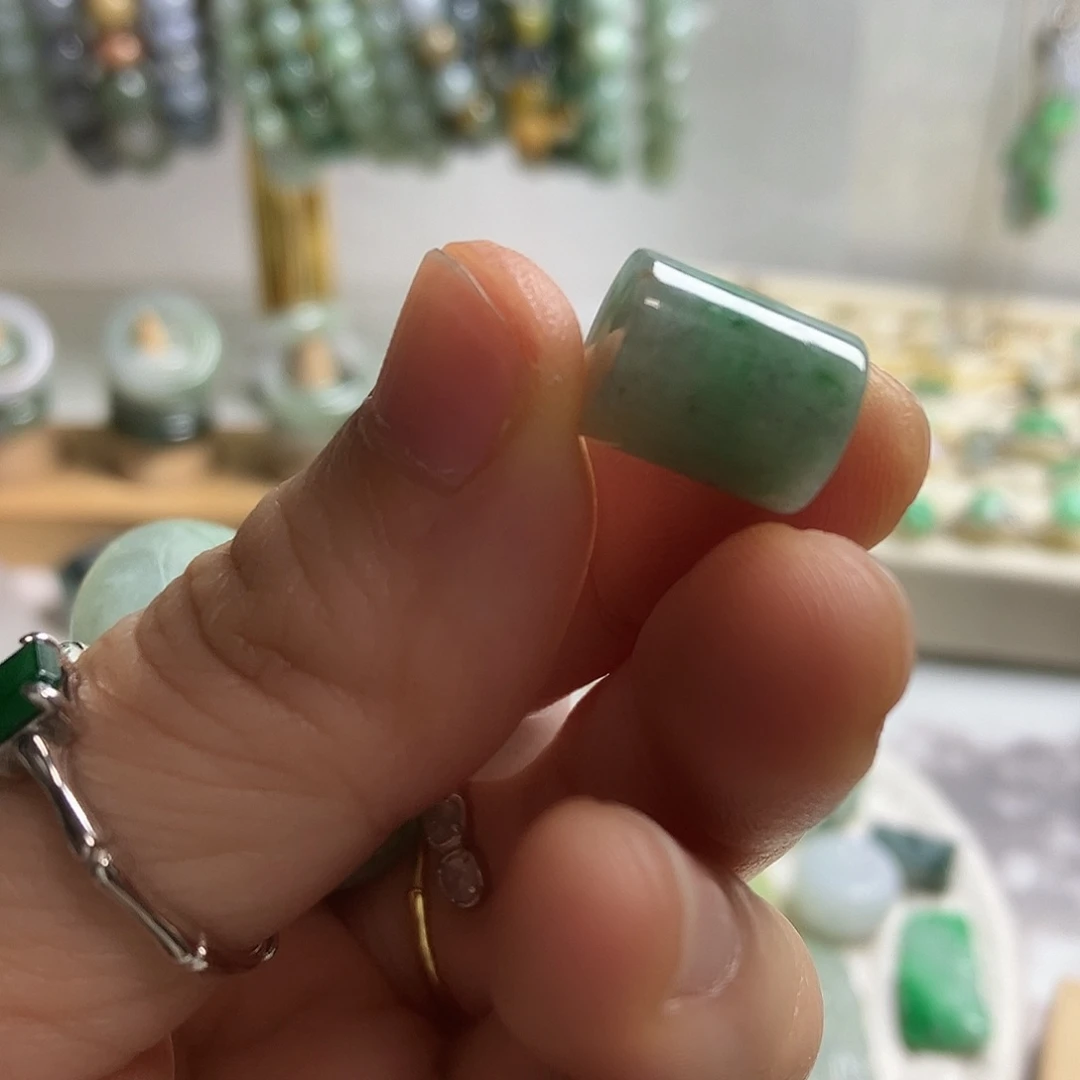 翡翠未镶嵌颈饰45卡10桶珠