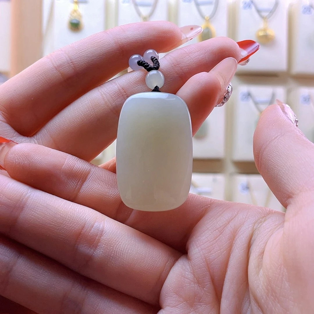 和田玉吊坠(赠链)未镶嵌G****。