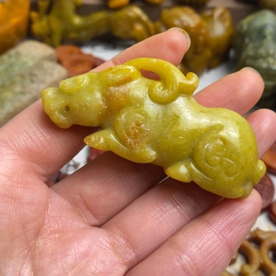 蛇纹石玉未镶嵌颈饰