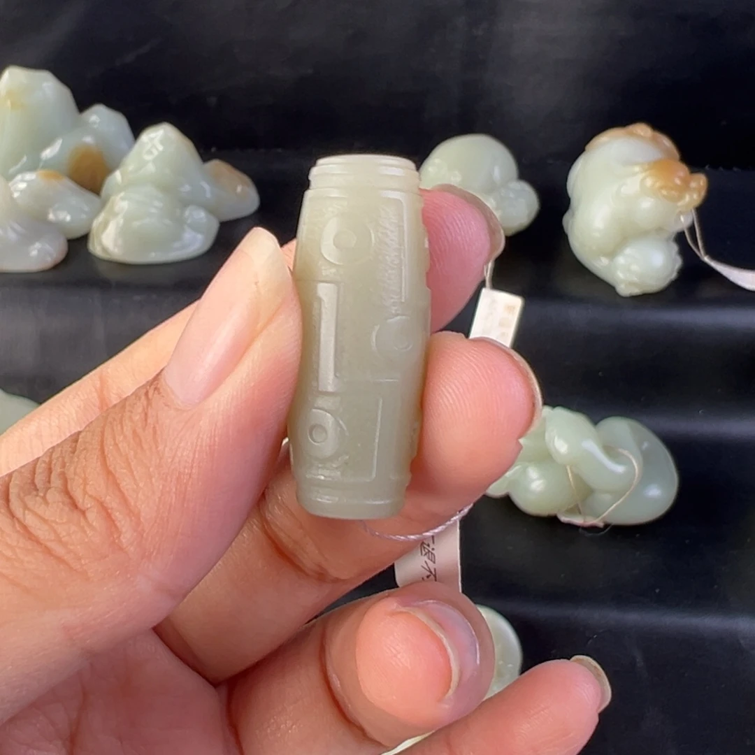 颈饰未镶嵌和田玉（糖玉）