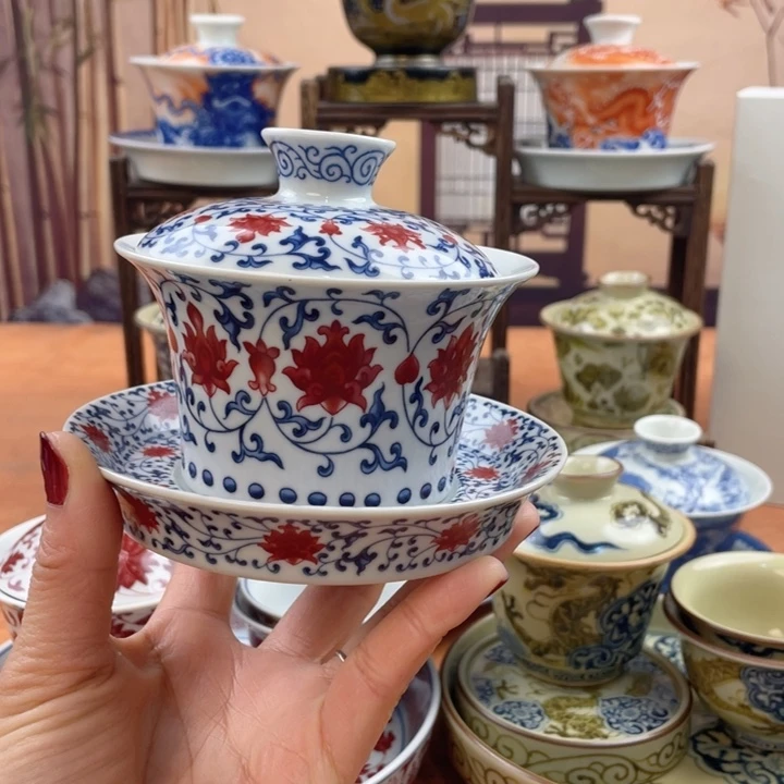 摆件陶青花釉里红缠枝莲马蹄盖碗