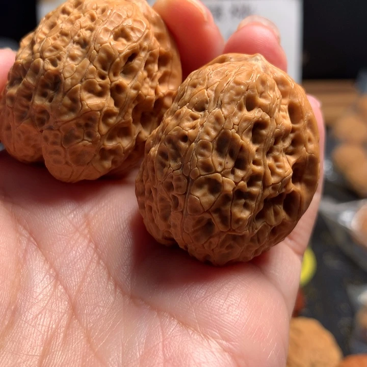 文玩核桃吊坠罗汉头42尺寸
