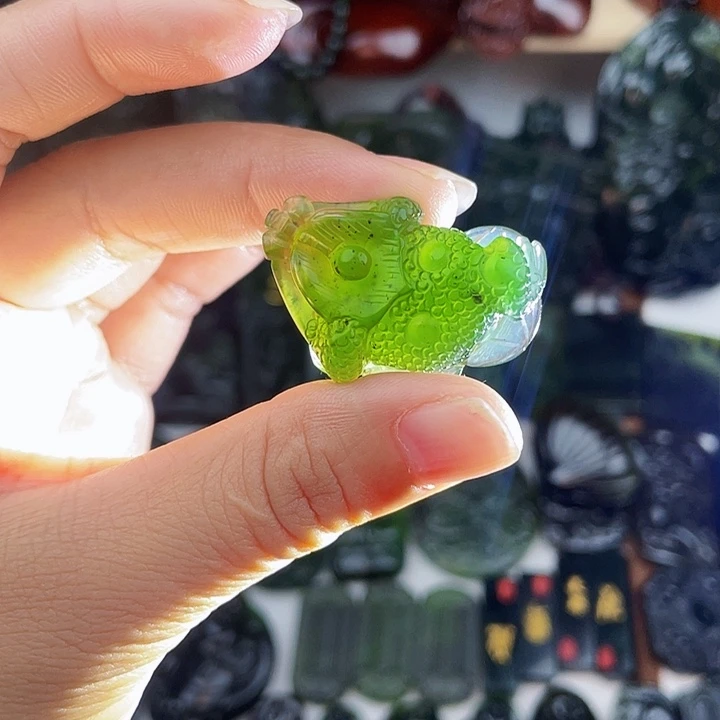 未镶嵌蛇纹石玉手串泰山玉金蟾