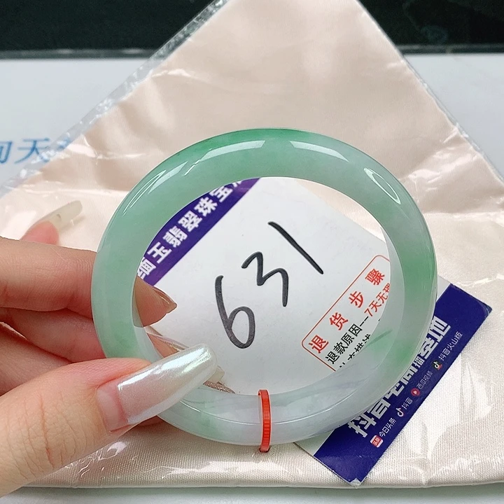 翡翠手镯未镶嵌翡翠手镯