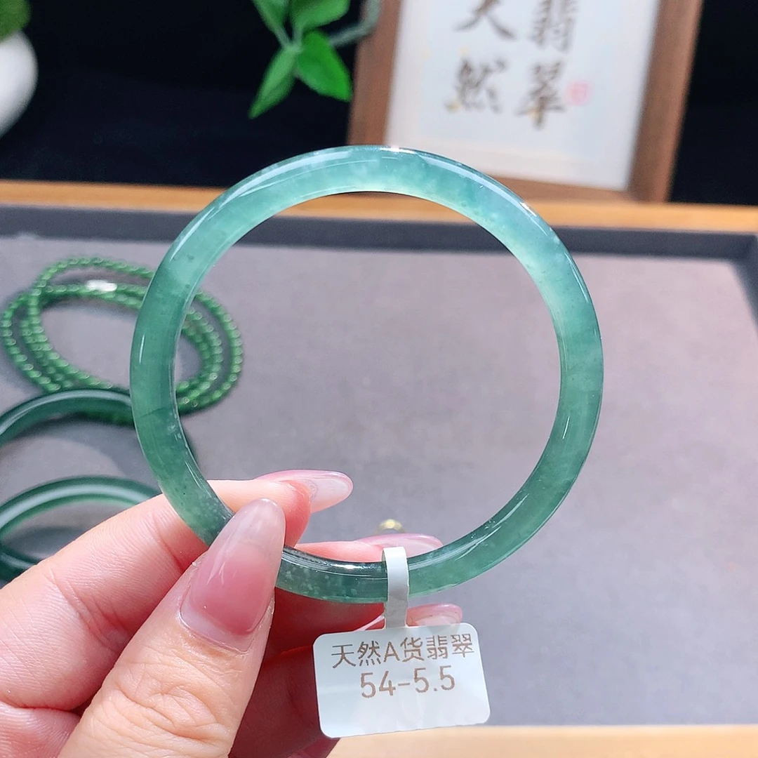 未镶嵌手镯（圆镯）翡翠