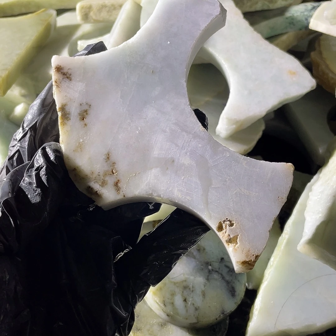 翡翠挂件未镶嵌定制翡翠毛料片料