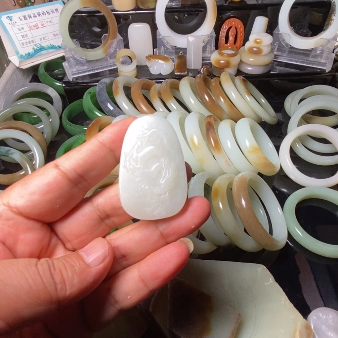 *****和田玉未镶嵌颈饰