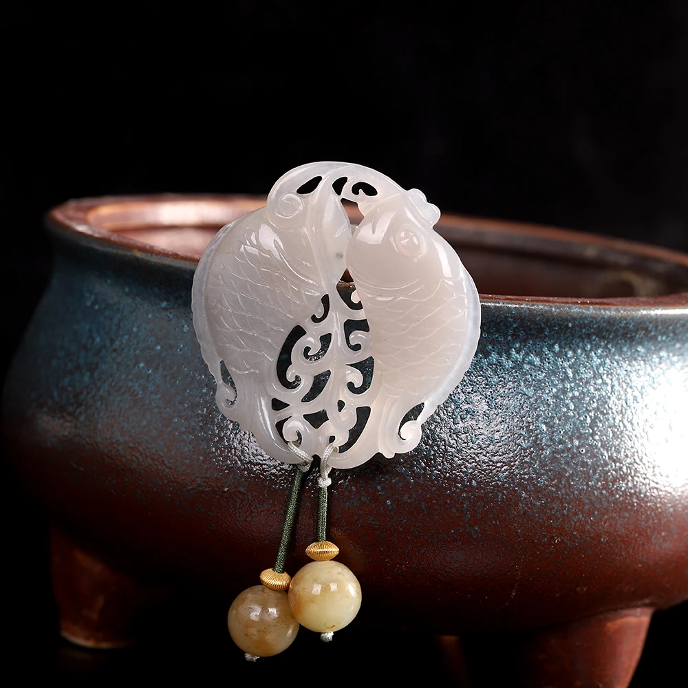 和田玉糖玉青花烟紫晴水双鱼设计胸针手工精雕女款吊坠情侣百搭款