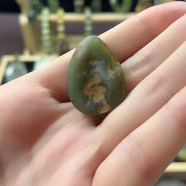 岫岩河磨玉（透闪石质玉）未镶嵌颈饰