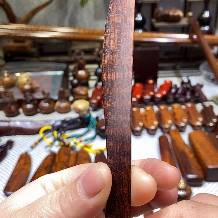 南美蛇纹木裁纸刀一把