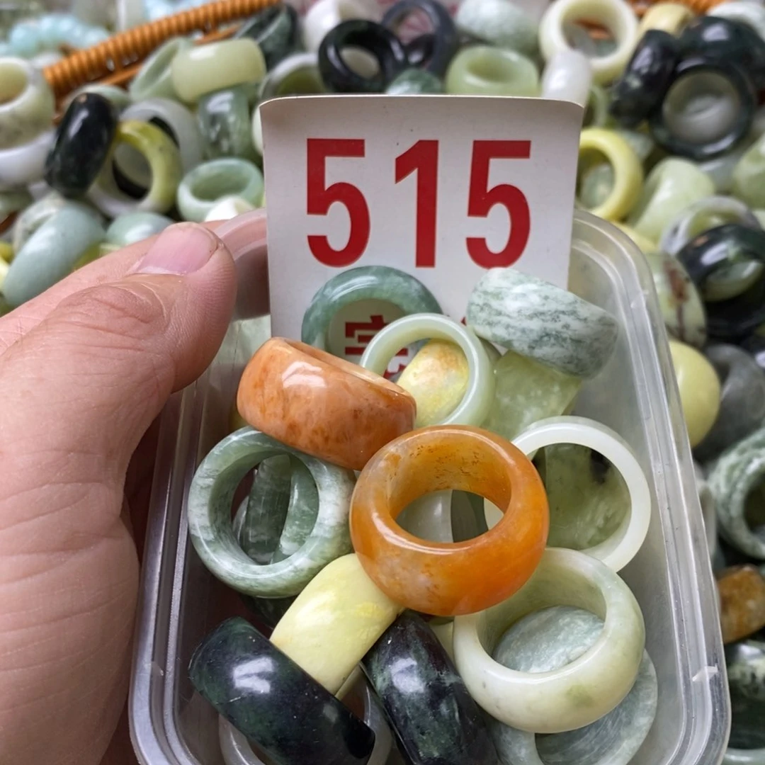 蛇纹石玉挂坠未镶嵌